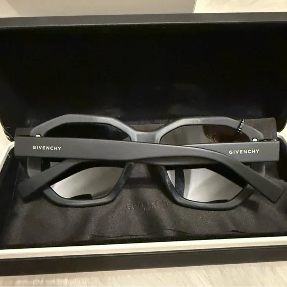Givenchy Pierced sunglasses GV 7175